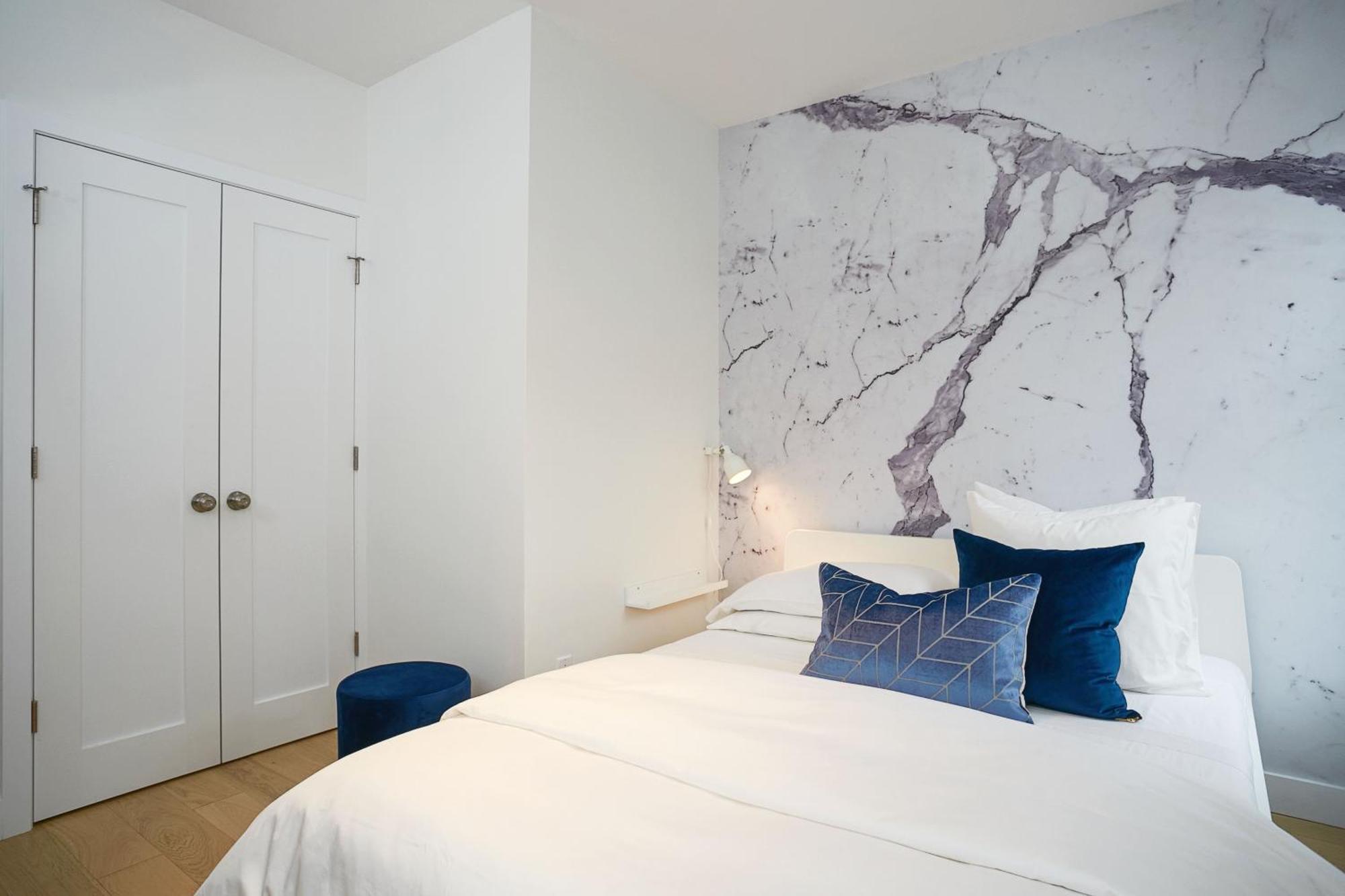 Explore Montreal From Sleek Contemporary Apartment By Den Stays 객실 사진