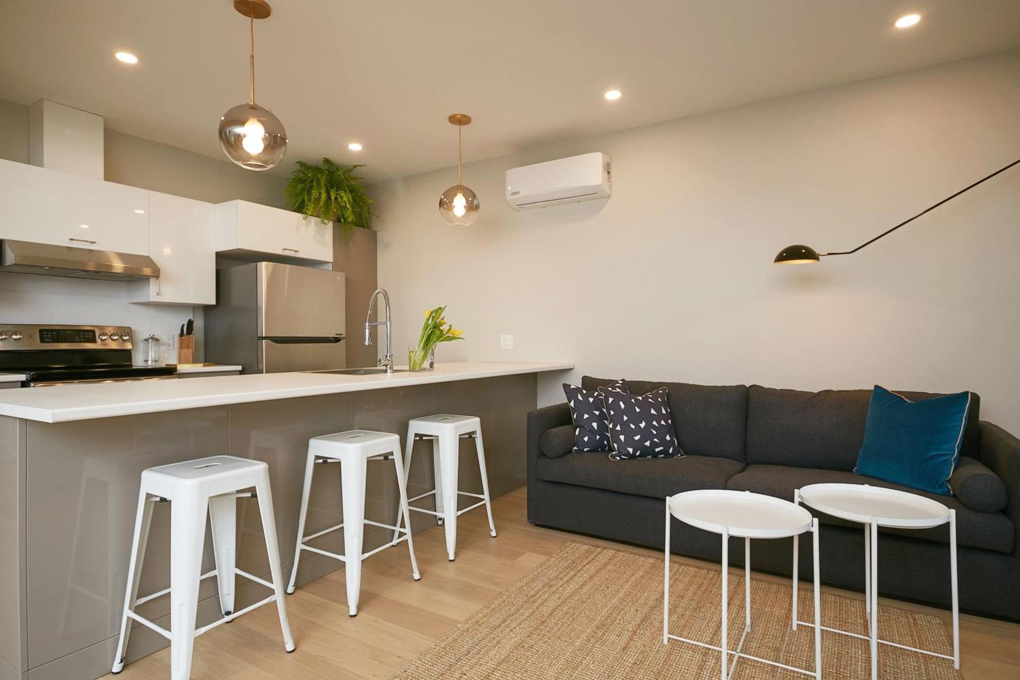 Explore Montreal From Sleek Contemporary Apartment By Den Stays 객실 사진